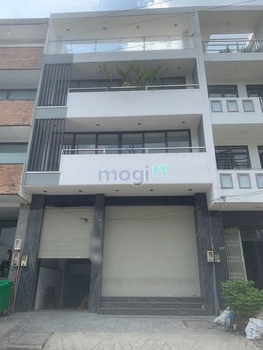 Cho thuê nhà mặt tiền 8m 190B Tạ Uyên, Phường 6, Quận 11. Có thang máy