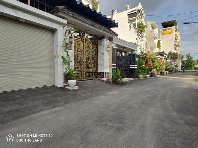 Bán đất tặng nhà C4 DT chuẩn đẹp 5x20m, HXH 8m gần sông Thạnh Lộc mát