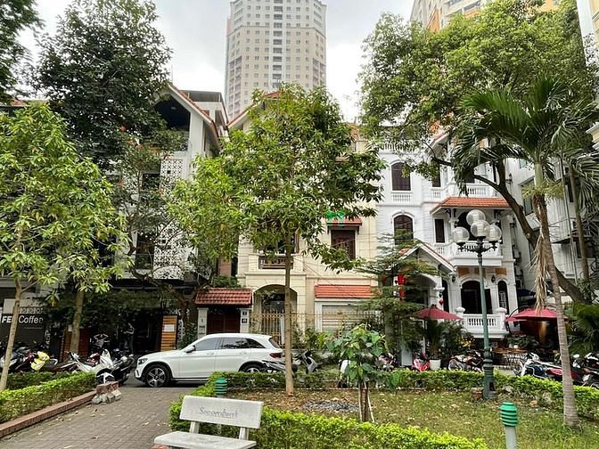 Bán Biệt thự liền kề quận Cầu Giấy, phố hoàng Đạo Thúy 128m2 có 2 Mt