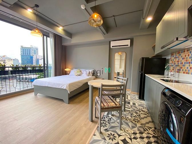 Căn hộ full nội thất cửa sổ lớn có thể ở liền Hoàng Diệu Quận 4