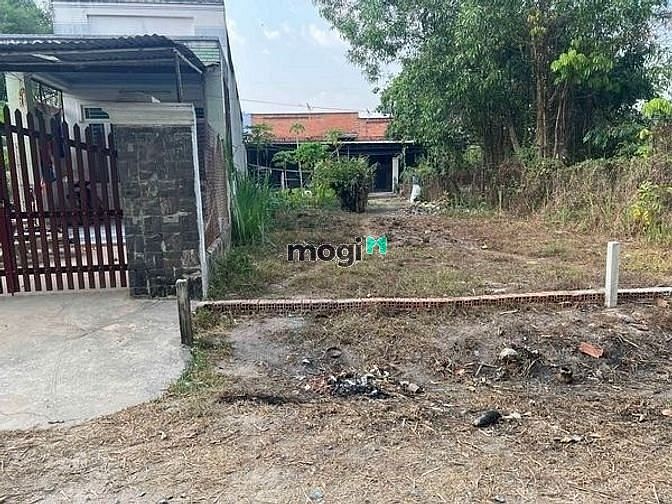 Chủ kẹt tiền bán gấp lô đất 2 mặt tiền đường Bình Hòa, Tây Ninh 270tr