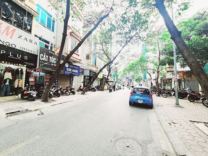 Bán nhà Phố Nguyễn Ngọc Nại, 3 mặt tiền, ô tô đỗ, DT: 102m2, MT: 12,5m