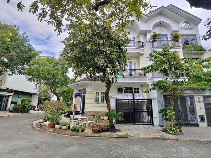 Bán biệt thự đường số 1 và số 3 KDC Sadeco Ven Tân Phong quận 7