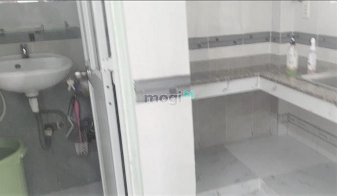 6tr/th: mặt tiền hẻm rộng 6m Tôn Thất Thuyết, P16, 1 Pn  2wc