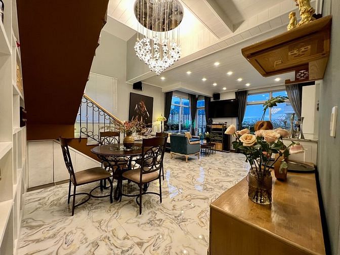 Cần bán căn penthouse Star Hill, DT 242m2, nhà mới đẹp,đầy đủ nội thất