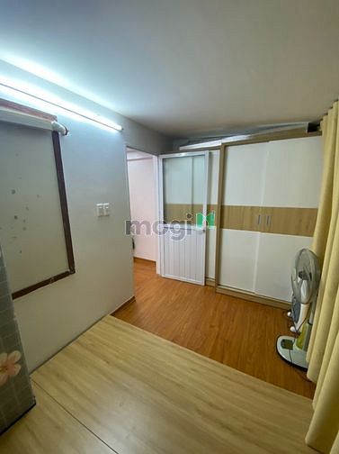 Bán gấp CHTT Phố Vũ Ngọc Phan giá 2,5 tỷ, 65m2 (sổ 50m). Ở ngay
