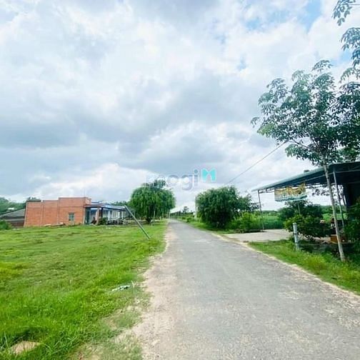 Đất full thổ cư ,mặt tiền đường nhựa giá chỉ 640 triệu tại Bến Cầu TN