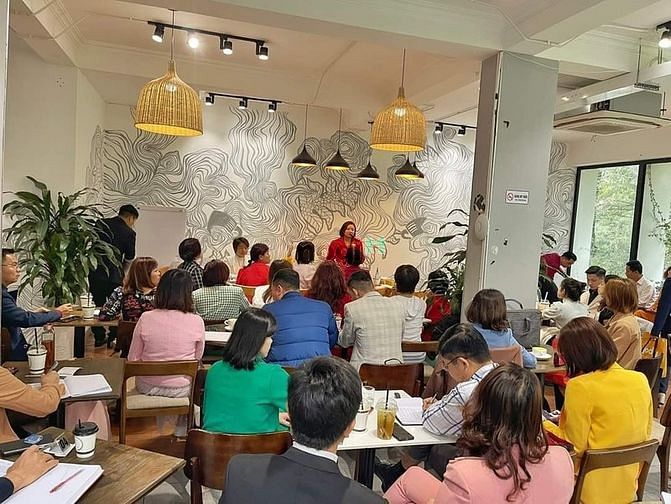 Cho thuê nhà MP Duy Tân - Cầu Giấy 100m2 x 2T, MT20m. Giá 130tr. Vị tr