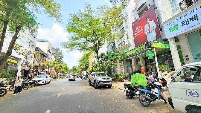 Bán nguyên căn nhà phố 5 lầu với 4PN lớn khu Hưng Gia 1, Phú Mỹ Hưng