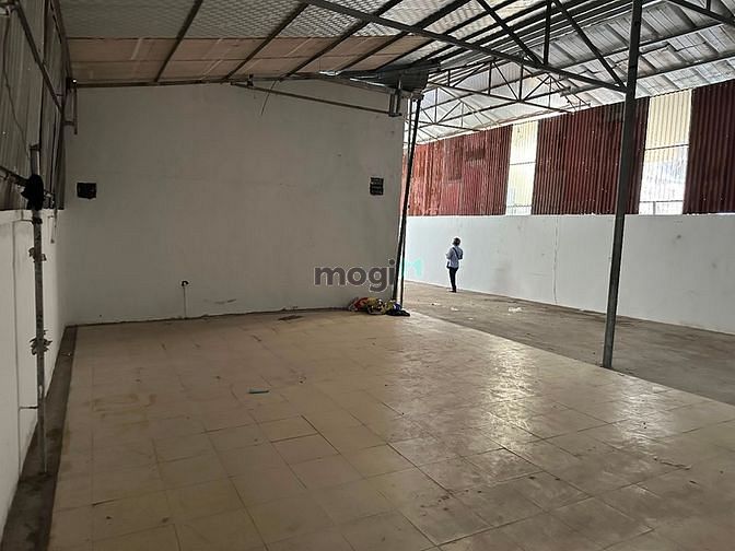 Cho thuê kho hàng gần 200m2-15tr có điện 3 pha ngõ thông xe tải