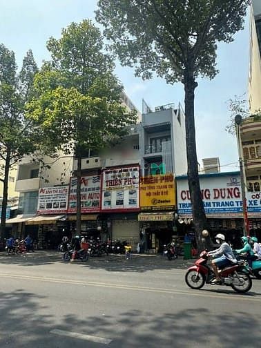 Nhà trệt 5 lầu Mặt Tiền Trần Hưng Đạo 2 chiều Quận 5, DT 4,2x18m 80m2