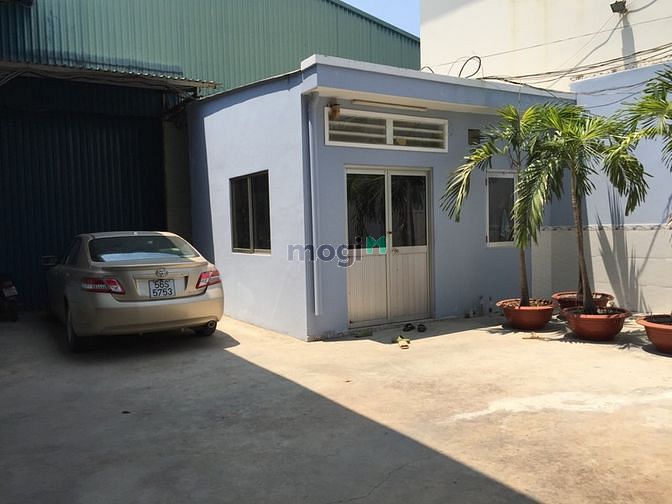 Bán kho, nhà xưởng DT 1100m2 cách nhà ga Metro Suối tiên 450 mét 70 tỷ