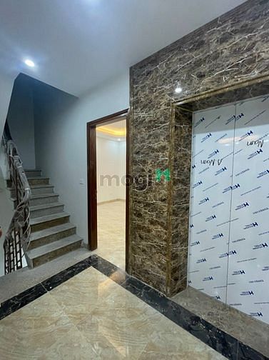 Cho thuê nhà riêng phân lô đường Lê Văn Lương, dt 55m2 x 7T, sàn thông