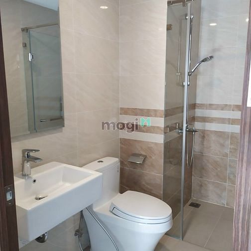 Cho thuê OT 40m2 Sài Gòn Royal Quận 4 nội thất cơ bản 11 triệu/tháng