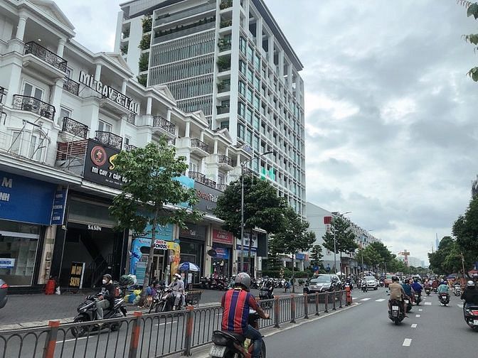Hơn 8tỷ có nhà đẹp Dương Quảng Hàm 92m2 4 tầng ngang 5m gần Đại học VL