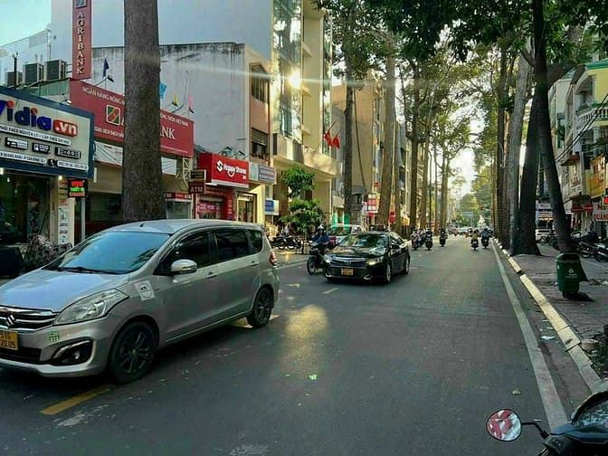 Bán nhà Mt Ung Văn Khiêm ngay Nguyễn Gia Trí, BT, 13x40m, giá 103 tỷ