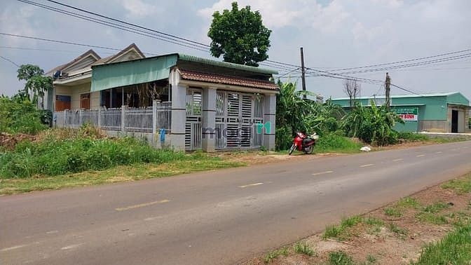 Bán căn nhà Mái Thái, Mặt Tiền đường Nguyễn Hoàng, xã Thanh Bình, TB