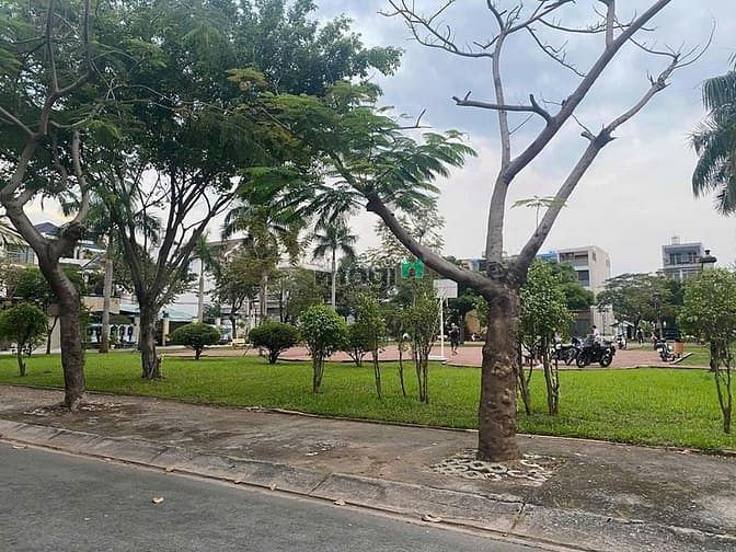 ?NGAY CÔNG VIÊN??Biệt Thự đẹp khu Ao Sen 10x20m 3 tầng CÁCH AEON 1p