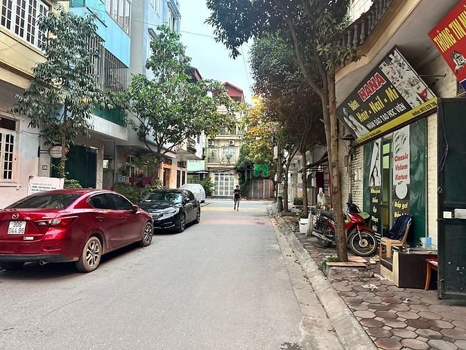 Bán nhà khu VIP 918, sân Goft Long Biên, 66 m2, MT16m, vỉa hè, lô góc,