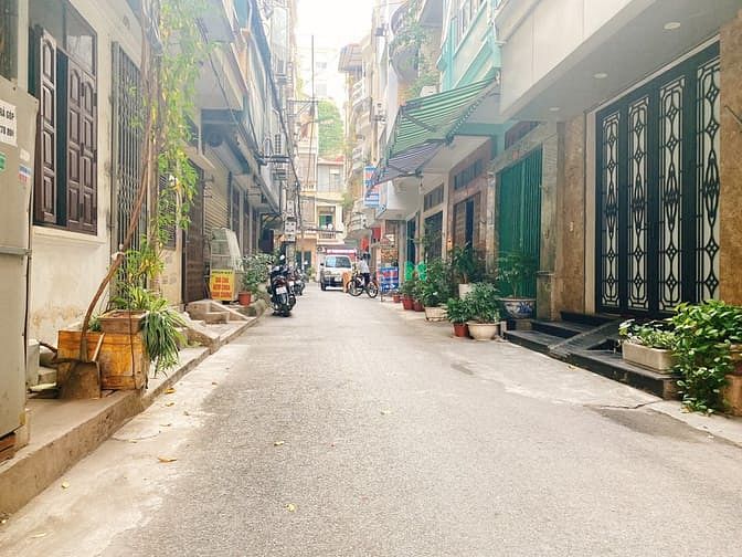 Bán nhà Xuân Thủy, Cầu Giấy 40m 4 tầng ở ngay, ô tô vào nhà, giá 12 tỷ