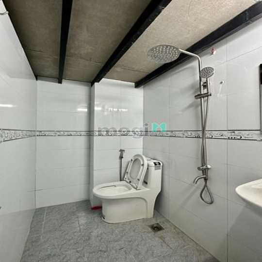 Studio duplex lại còn có ban công cực thoáng ngay sát Làng Đại học
