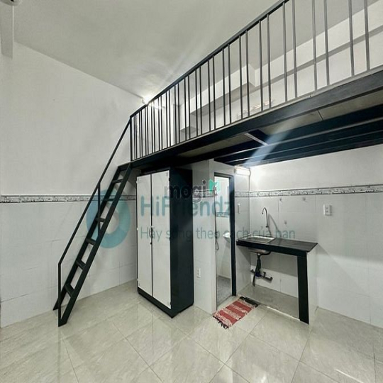 Studio duplex lại còn có ban công cực thoáng ngay sát Làng Đại học