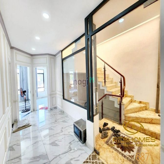 BÁN BIỆT THỰ SHOPHOUSE NGAY Vincom Tân Mai 225m2 ngang 10m giá 26,5 tỷ