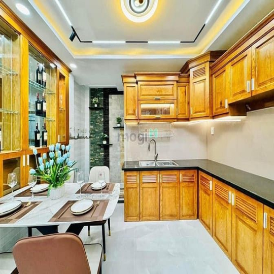Nhà đẹp giá rẻ bất ngờ 78m2/3tỷ550 đ.Trần Nhân Tôn, p.2 , q.10 SHR