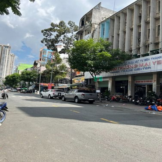 Bán Nhà 43 Yersin, Quận 1. DT 4x18m 7 Tầng. Giá 40 tỷ