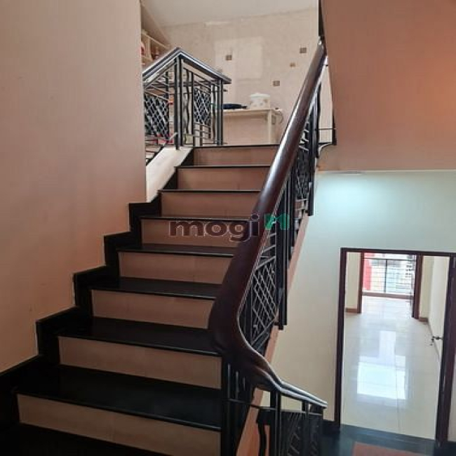 Sư vạn hạnh, ngang 7, 1 trệt 4 lầu, quận 10, cần bán gấp, đường nội bộ