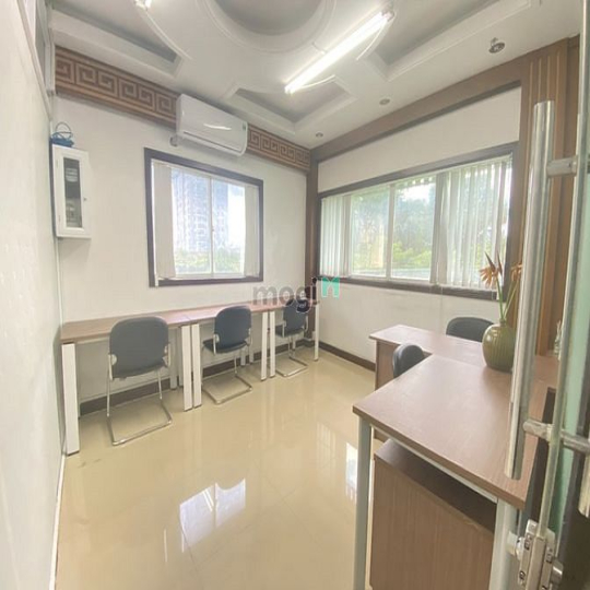 Văn phòng trung tâm quận 1- 8tr9 có sẳn bàn ghế, máy lạnh, tủ hồ sơ...