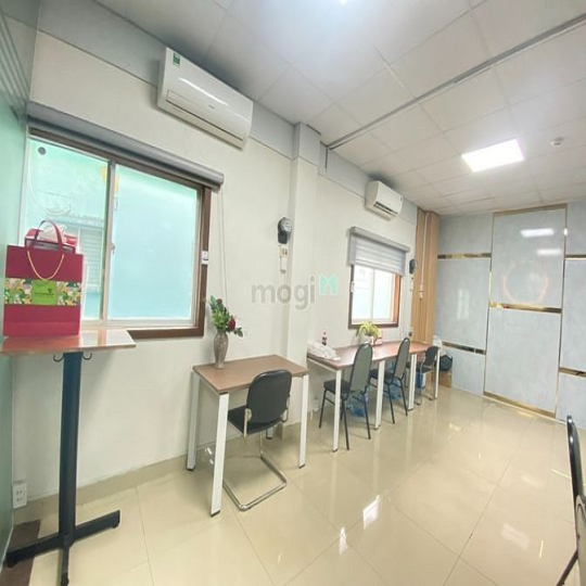 Văn phòng trung tâm quận 1- 8tr9 có sẳn bàn ghế, máy lạnh, tủ hồ sơ...