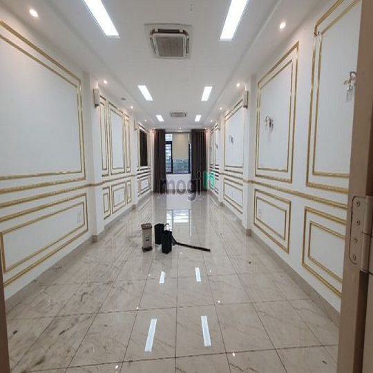 Cho thuê mặt bằng kinh doanh và văn phòng tại Nguyễn Khang 115m2/sàn