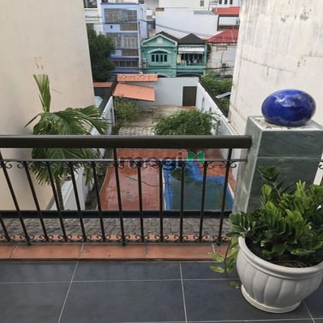 Biệt thự hẻm xe hơi Nguyễn Văn Đậu, sân vườn, hồ bơi, 4 phòng, 1000m2
