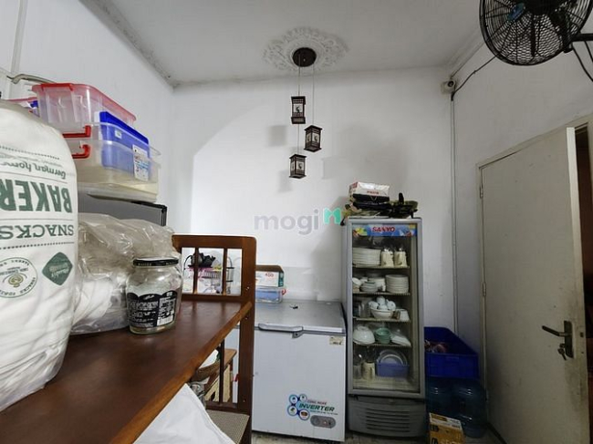 CÓ SANG NHƯỢNG nội thất nhà hàng. Dt 132m2 1 trệt 1 lầu. Giá thuê 24tr