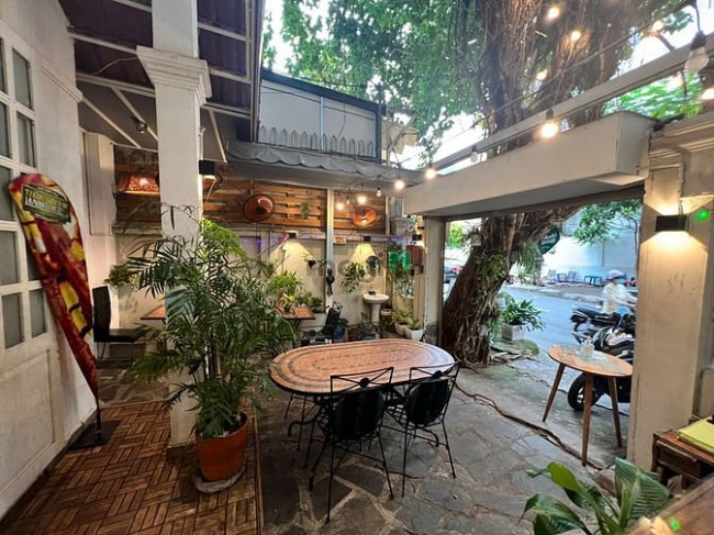 CÓ SANG NHƯỢNG nội thất nhà hàng. Dt 132m2 1 trệt 1 lầu. Giá thuê 24tr