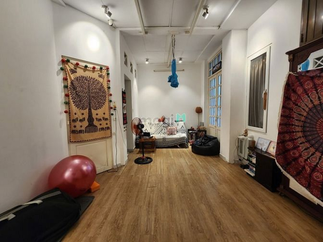 CÓ SANG NHƯỢNG nội thất nhà hàng. Dt 132m2 1 trệt 1 lầu. Giá thuê 24tr