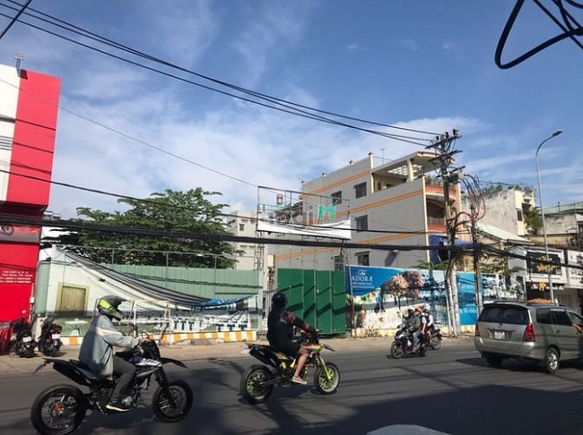 Cho thuê 1450m2 đất MT Cách Mạng Tháng 8 Tân Bình gần CV Lê Thị Riêng