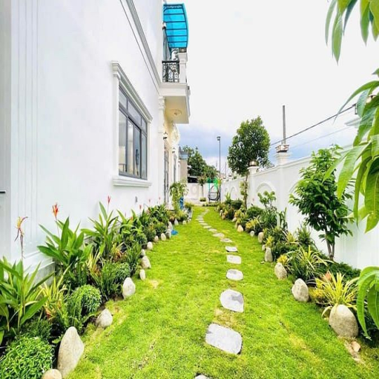 Biệt thự đường Tân Hiệp, Hóc Môn, căn góc 2 mặt tiền đường nhựa 12m