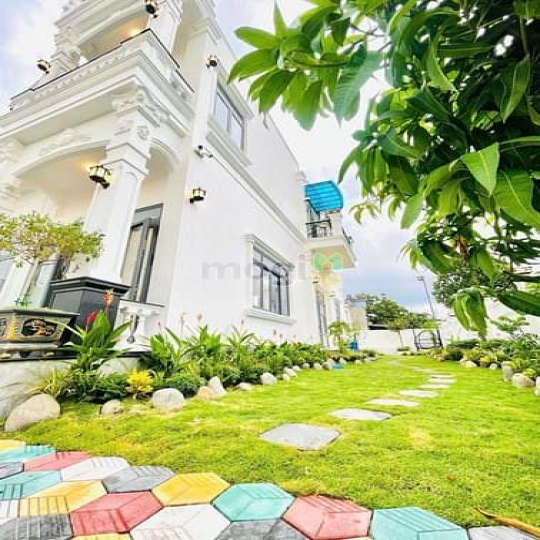 Biệt thự đường Tân Hiệp, Hóc Môn, căn góc 2 mặt tiền đường nhựa 12m