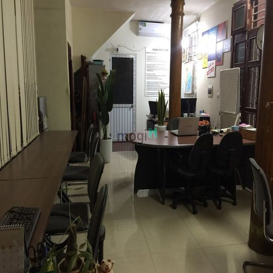 Cho thuê văn phòng phạm thận duật 65m2 thông sàn có sãn bàn ghế, như ả