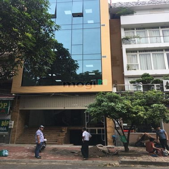 Cho thuê nhà mói xây mạc thái tổ 65m x6T thang máy
