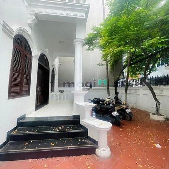 Bán biệt thự sân vườn mặt phố 155m2 mặt tiền 8,5m 33 tỷ nhà đẹp ở ngay