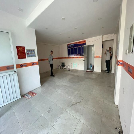 Cho thuê nhà LÔ GÓC phố NGUYỄN NGỌC VŨ, 65m2 x 3 tầng, Mặt tiền 7m