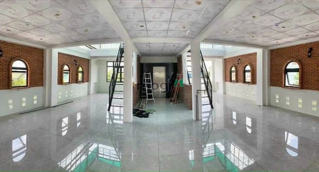 Khách sạn 1 trệt 4 lầu mặt tiền Nguyễn Bình gần sân vận động Cần Thơ