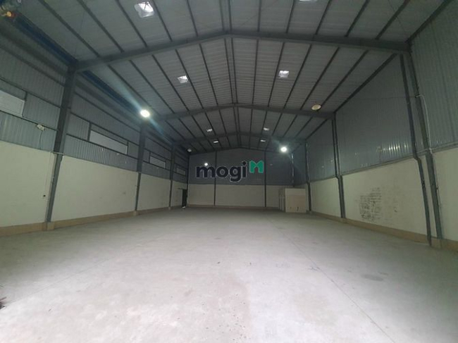 Cho thuê kho xưởng quận Tân Bình tổng 550m2 tại đường Phạm Văn Bạch.