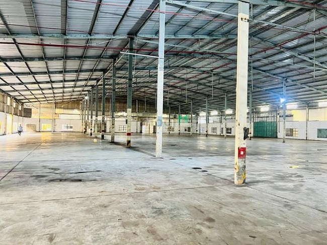 Xưởng cho thuê dt 4000m2 Giá 370tr 1/ ql1a Tân Thới Nhất