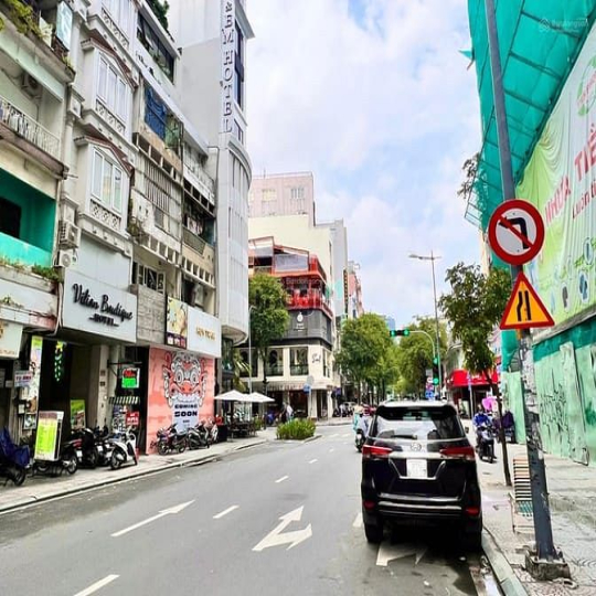 Bán nhà MT Lý Tự Trọng P, Bến Thành Quận 1, DT: 4x22m giá 62 tỷ