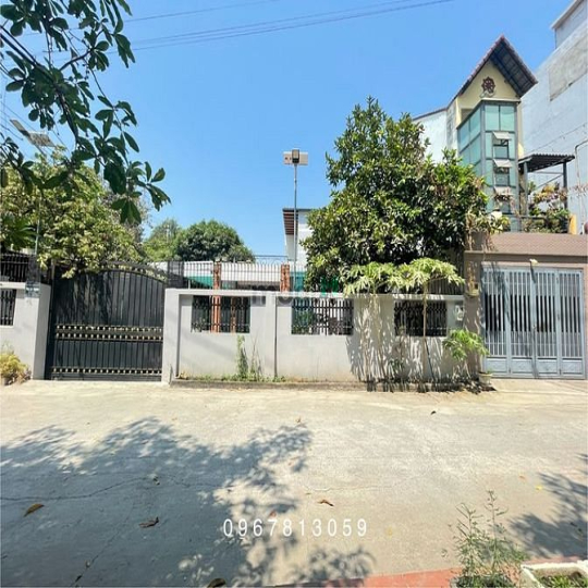 Nhà 2 MT đường thông Thạnh Lộc 41, DT:22x22m, hướng đông nam, Q12