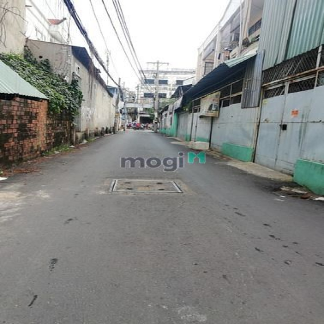 Cho thuê kho đẹp 800m2 trống suốt,có sân,HXT thông, cách MT 10m, 65Tr